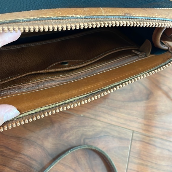 Vintage 1980s Dooney & Bourke Black and Tan Pebble Leather Crossbody Purse Bag - Picture 14 of 15